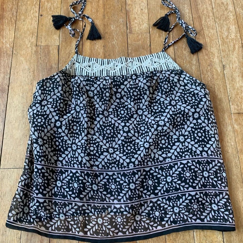 Black/white tie-shoulder graphic print blouse